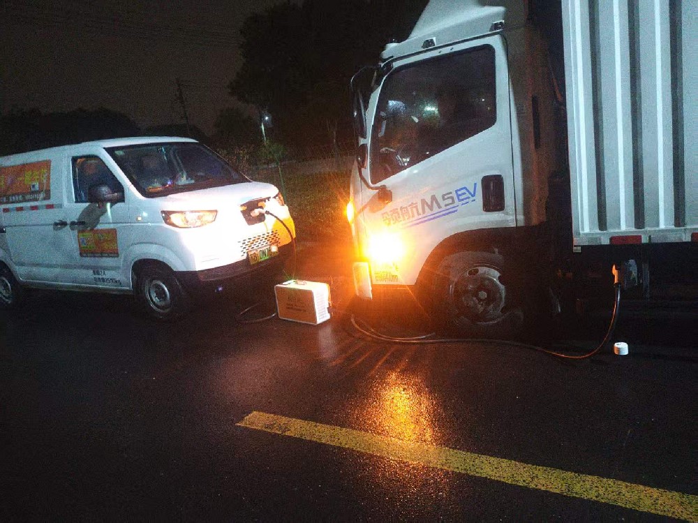 互充充V2V移动救援充电系统｜车对车能量互通，让趴窝车辆即刻重启